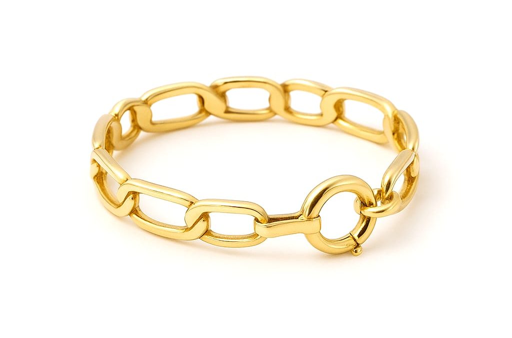 Discover the Elegance of a 10K Yellow Gold Figaro Chain