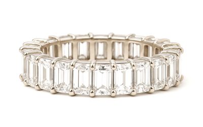 Discover the Elegance of Our 18K White Gold Diamond Eternity Band