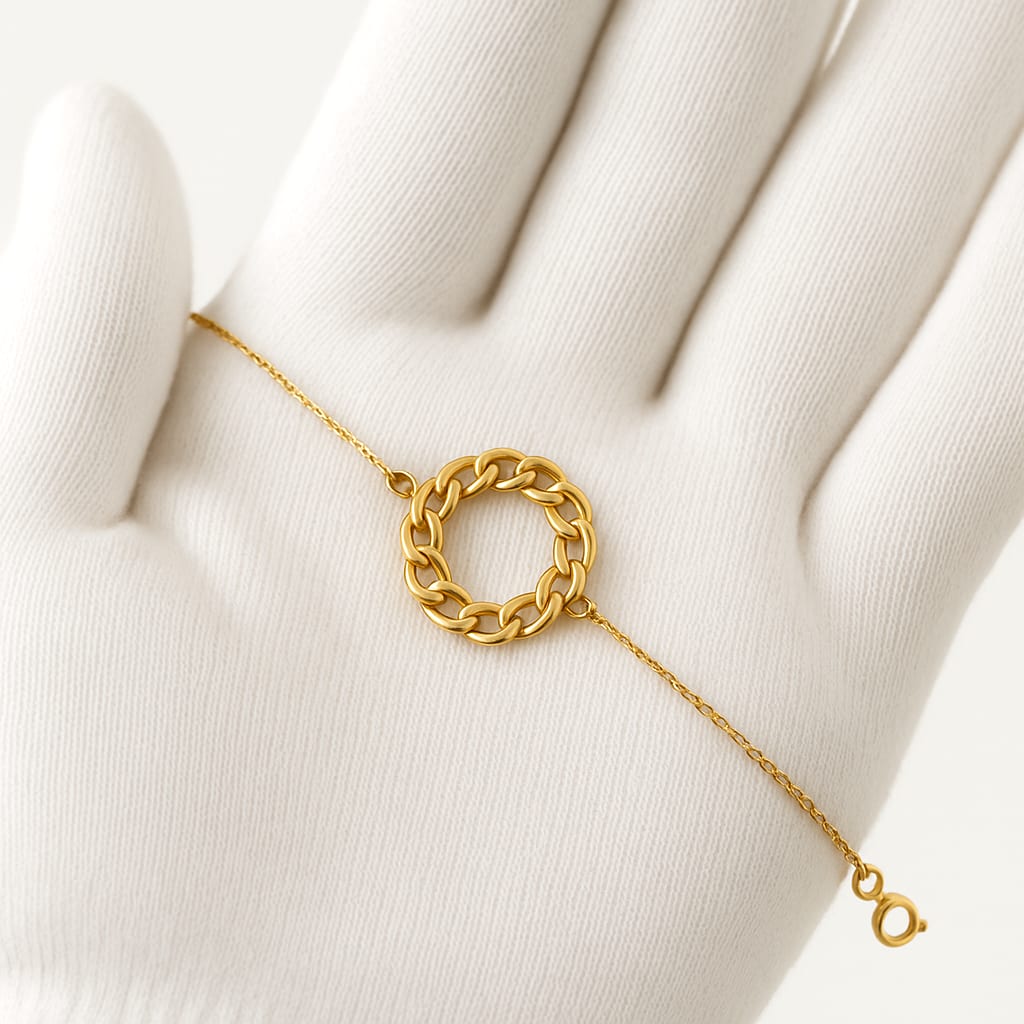 Close-up of 14K Gold Curb Chain Bracelet clasp