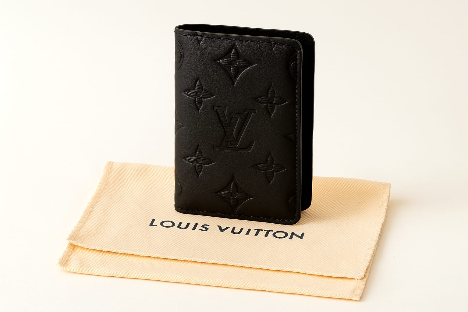 Luxury display of the Pocket Organizer in store