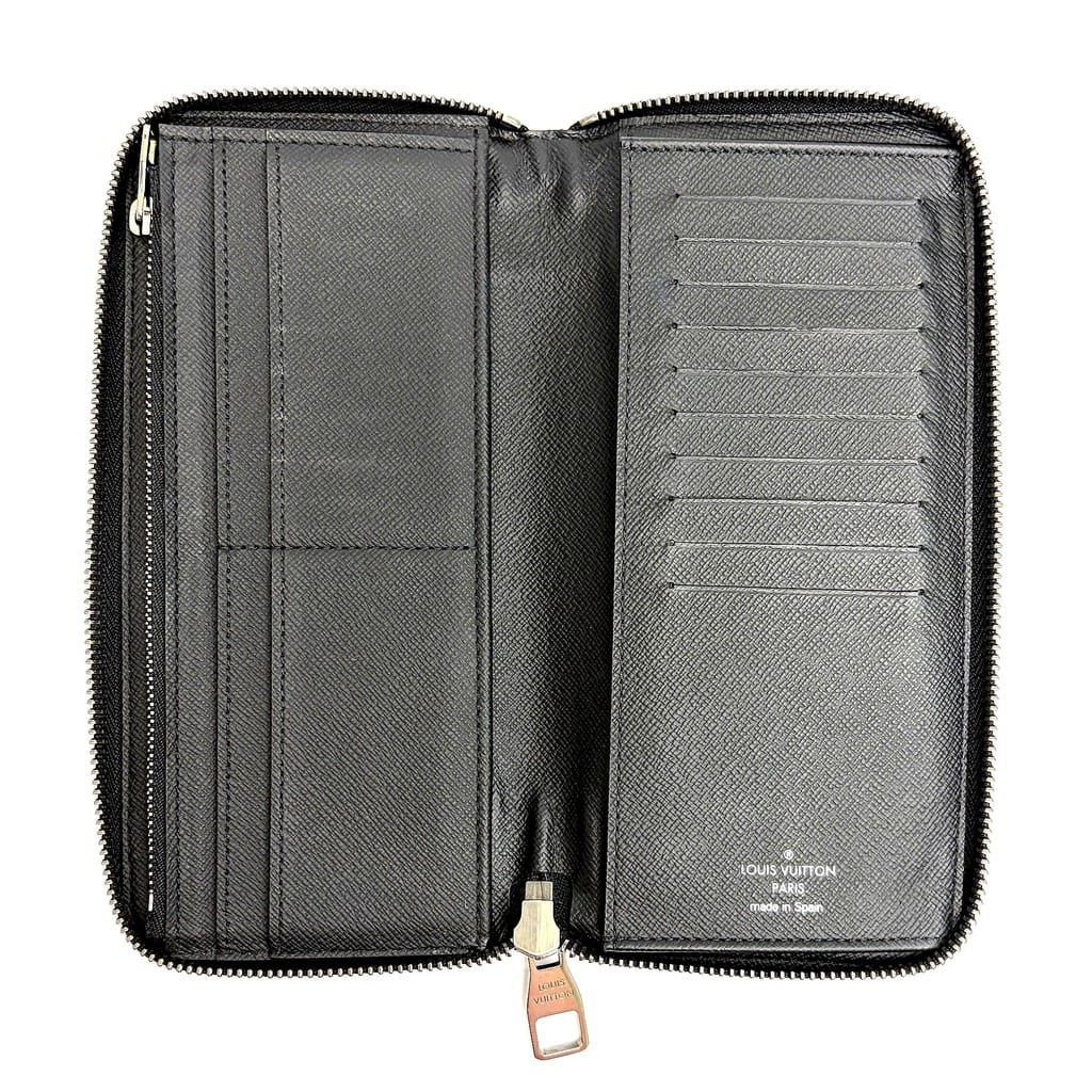 Interior view of the Louis Vuitton Zippy Wallet