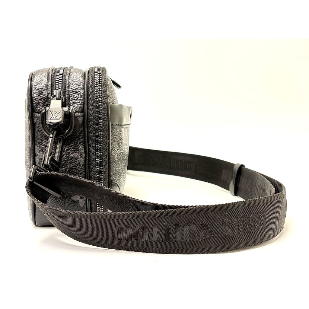 Adjustable nylon sport strap detail