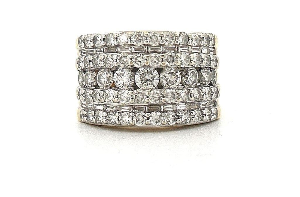 Exquisite 14K Yellow Gold 2.50 ctw Diamond Ring