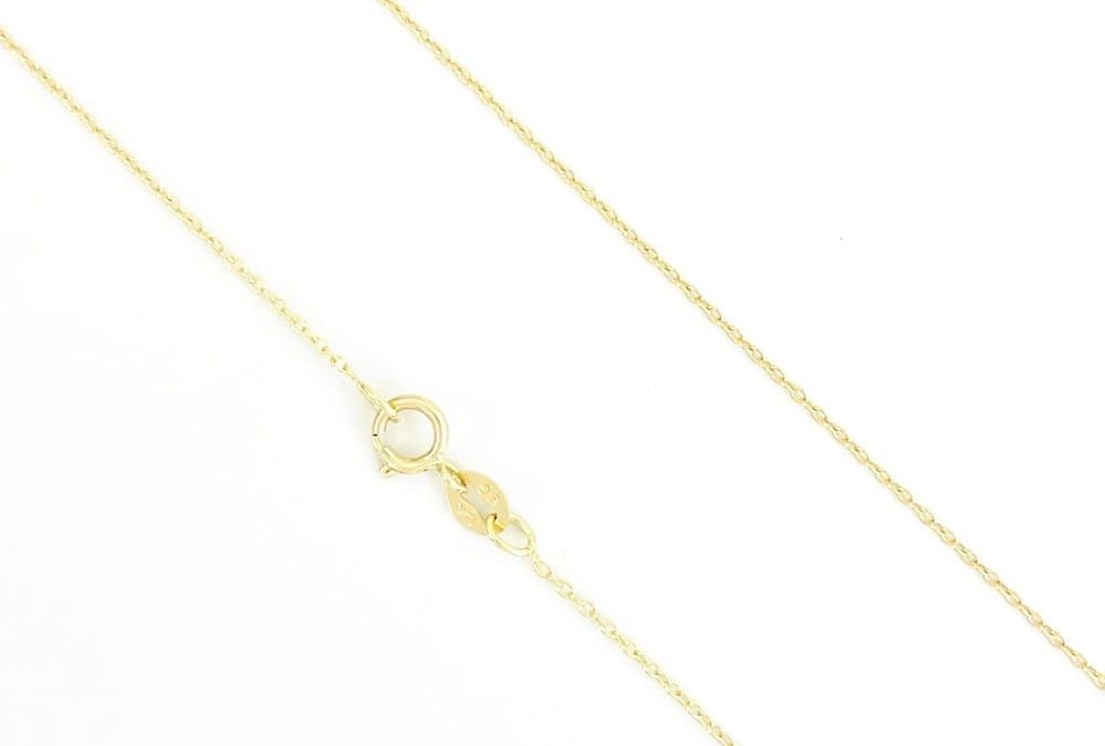 Discover the Versatility of a 14K Yellow Gold Mariner Chain