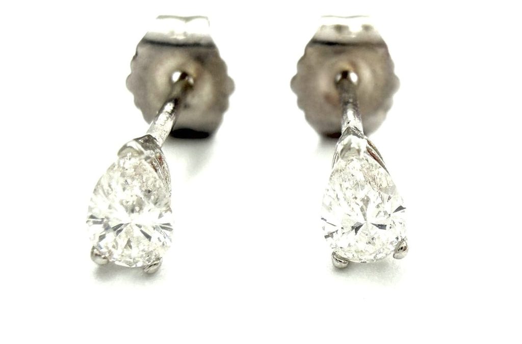 14K White Gold Diamond Stud Earrings: Classic Elegance