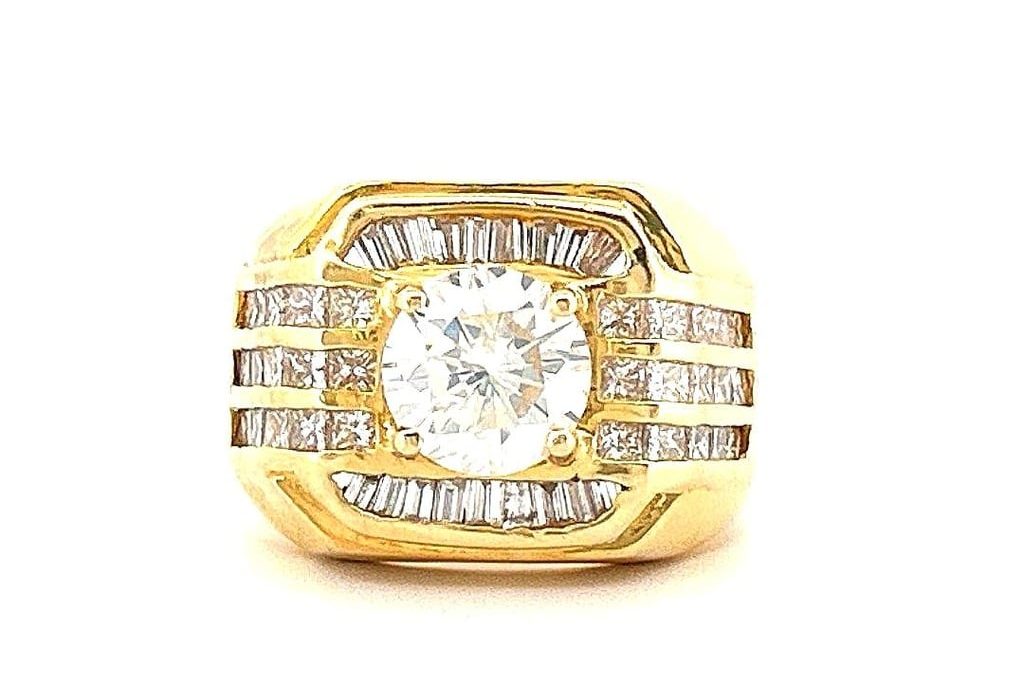 18K Gold 3.50 ctw Men’s Diamond Ring: A Luxurious Statement
