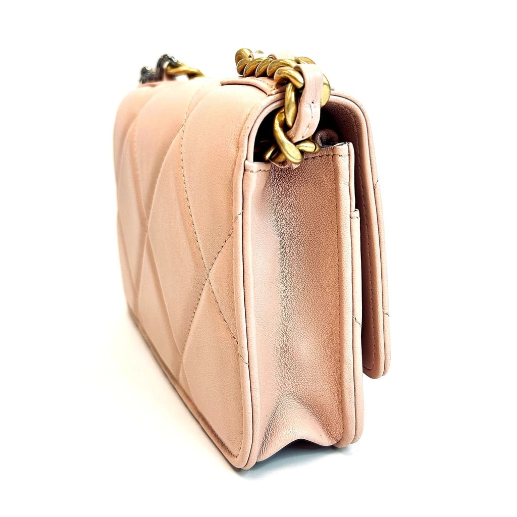 Chanel 19 WOC interior with card slots