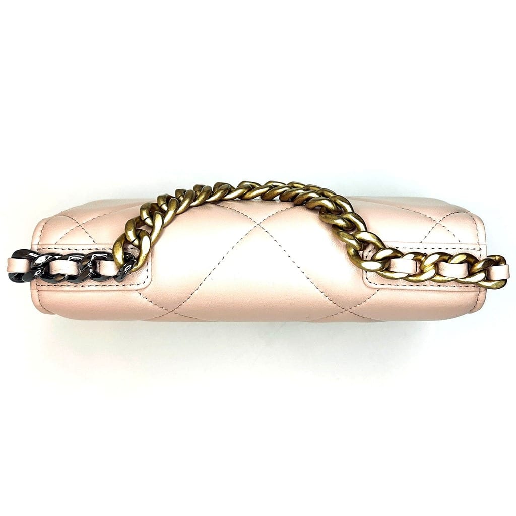 Chanel 19 WOC lifestyle shot