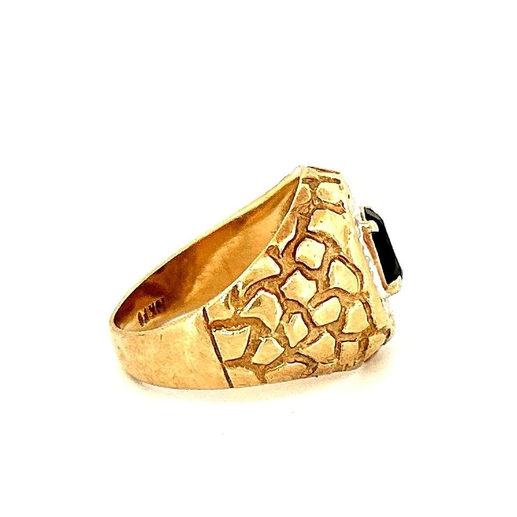 Textured band design of the men's onyx ring