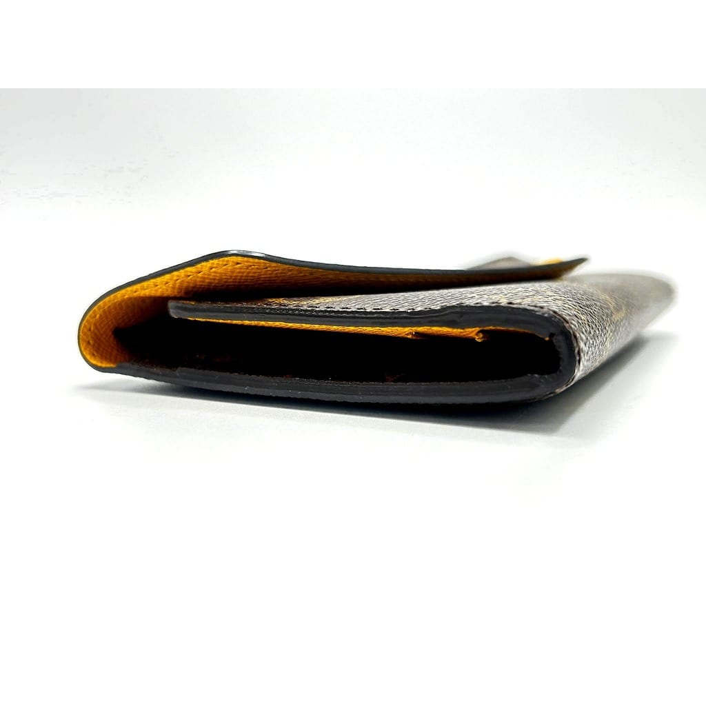 Close-up of the wallet's gold-tone hardware