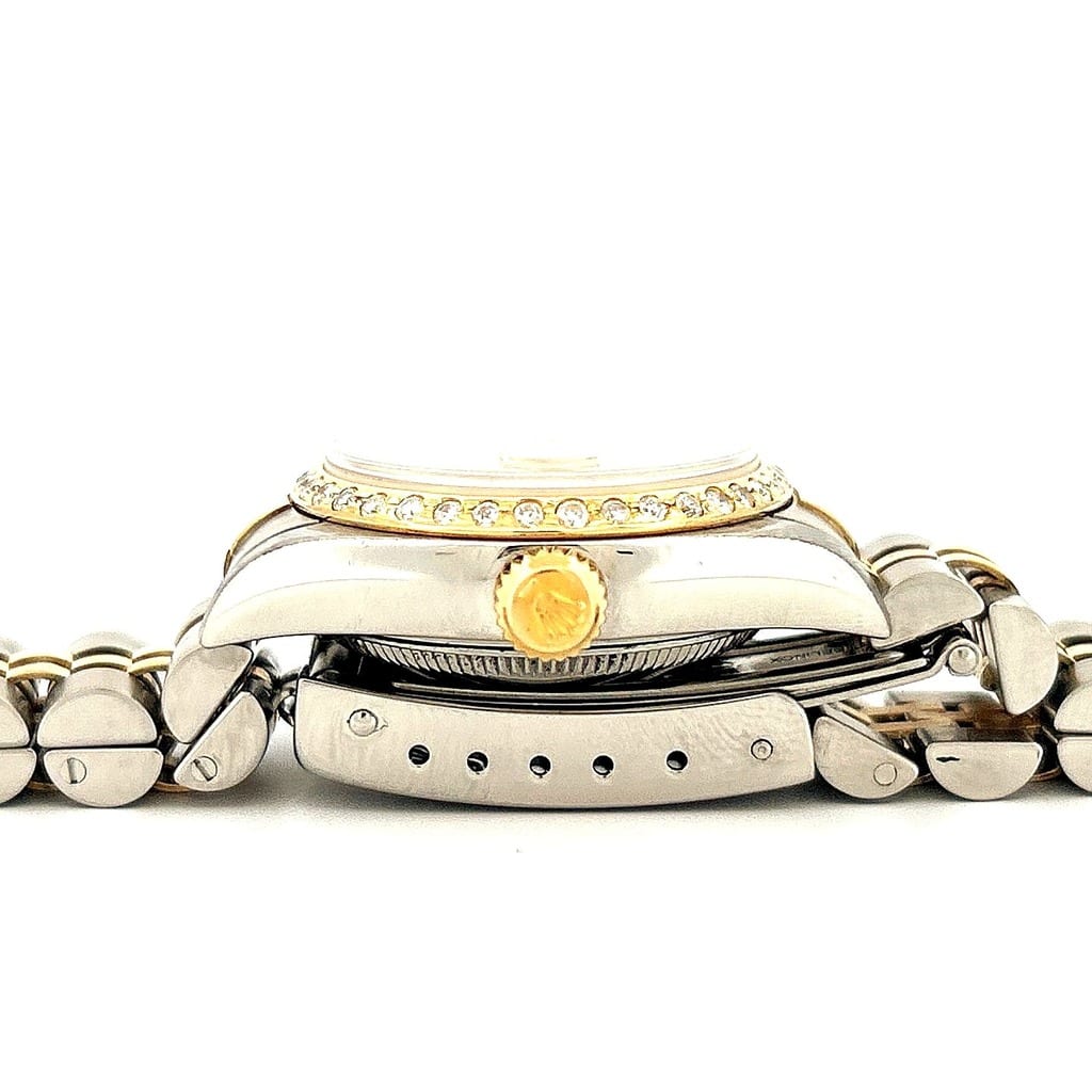 Customer service at DCL Jewelry & Loan