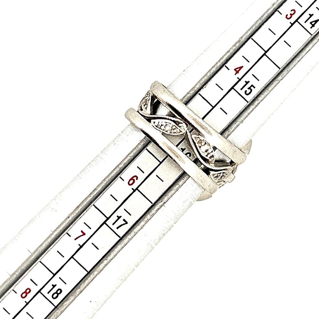 Side profile of diamond ring