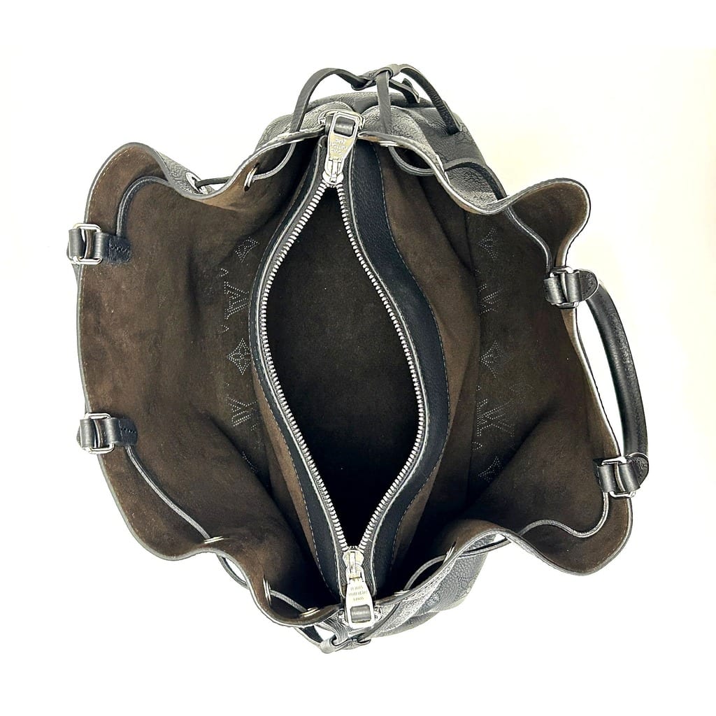 Close-up of DCL Jewelry & Loan logo